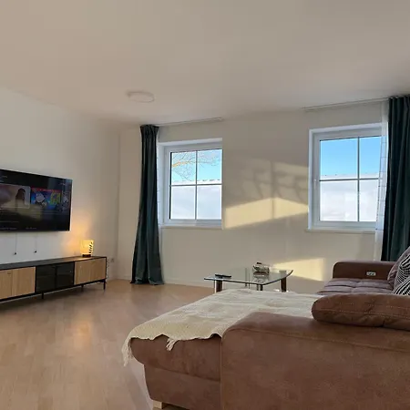 Luxurioese 3-zimmer-villa-wohnung In Misburg-sued Apartment