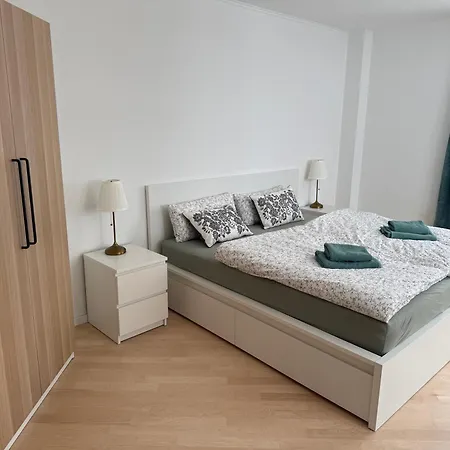 Luxurioese 3-zimmer-villa-wohnung In Misburg-sued