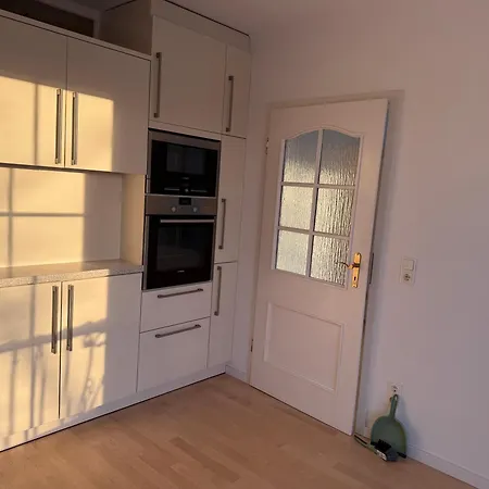 Luxurioese 3-zimmer-villa-wohnung In Misburg-sued