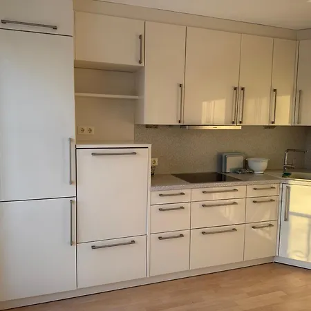 Luxurioese 3-zimmer-villa-wohnung In Misburg-sued Apartment